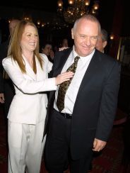 Julianne Moore and Anthony Hopkins 2000, NYC.jpg